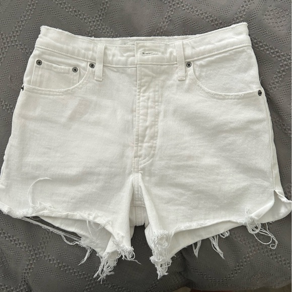 Abercrombie 4” Mom Shorts - Picture 2 of 4